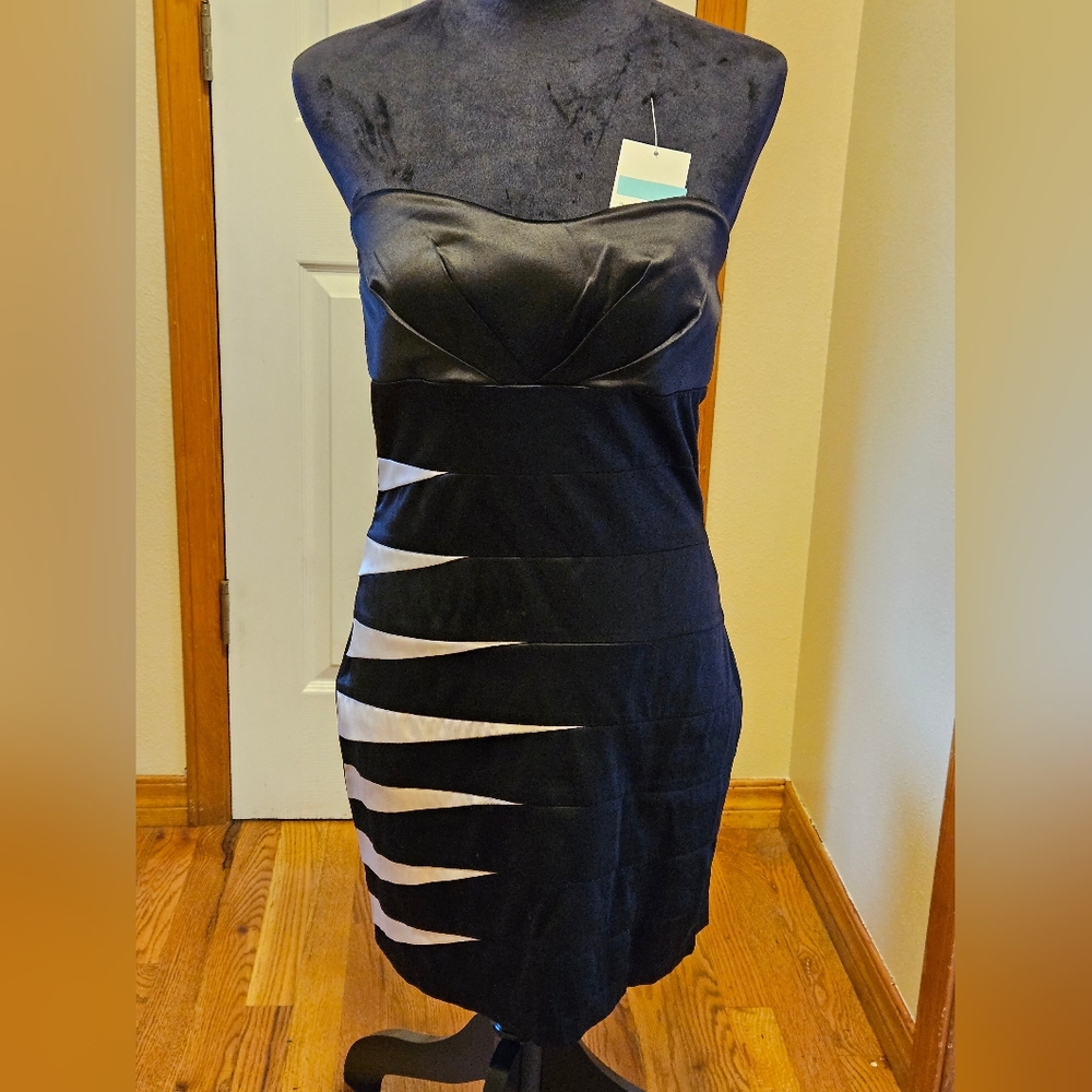 Black with Cream Peaks Body Con Dress Size M